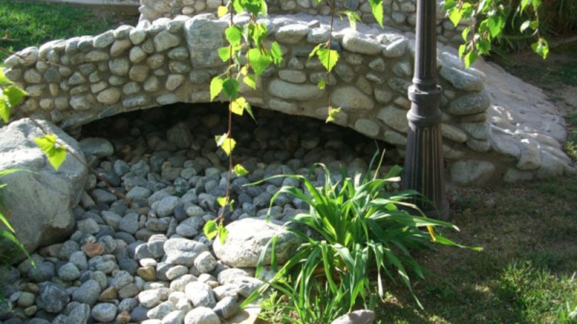 What to Consider Before Hiring Residential Landscaping and Vinyl Fence Professionals in Garden Grove